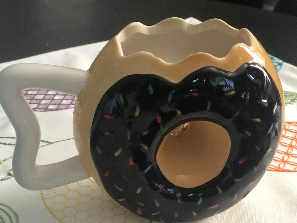 Taza de café donut de chocolate taza con forma de donut espolvorea taza de novedad diversión única Foto 1 de 4