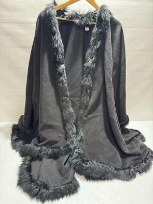 VTG WOMEN'S PERUVIAN CONNECTION BLACK CAPE SHAWL ALPACA WOOL FUR TRIM ONE SIZE - Image 1 of 4