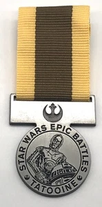 MEDALLA DE BATALLA ÉPICA DE STAR WARS ~ TATOOINE ~ EXCLUSIVA DE TOYS R US #4 DE 4 - Imagen 1 de 2
