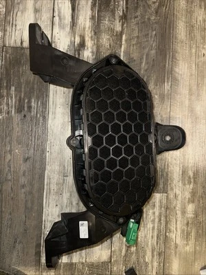 CAJA DE ALTAVOCES SUBWOOFER FORD F150 BANG & OLUFSEN 2021 2022 2023 MU5T-19A067-AC Foto 1 de 2