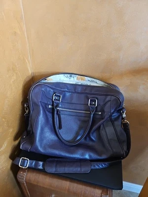 Estuche de transporte Franklin Covey púrpura para PC sobre los hombros o dos asas Foto 1 de 4