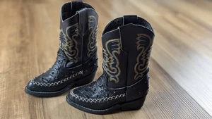 Botas Vaqueras Negras Niño-Piel Tipo Avestruz, Bordado Artesanal, Talla 18- 4.5US - Bild 1 von 24