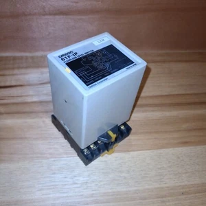 Omron 61F-IP 61FIP Floatless Level Switch w/ Socket #1265 - Picture 1 of 3