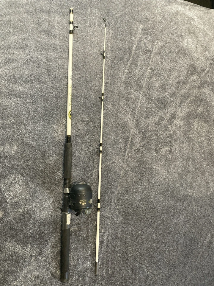 VTG SHAKESPEARE FISHING TIGER SPINCASTING COMBO (PSC015236) - Image 1 of 4