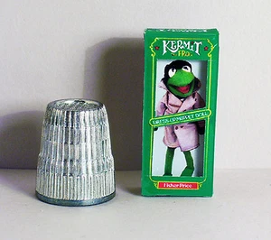 Dollhouse Miniature 1:12  Kermit The Frog Muppet Box - Dollhouse Sesame Street - Bild 1 von 4
