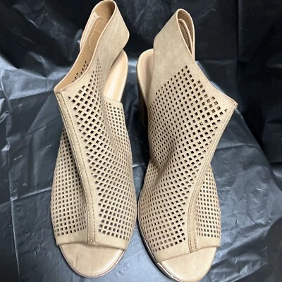 City Classified Women  Peep Toe Perforated Chunky Heel Size US 8 1/2.  (SH11) - Image 1 of 4