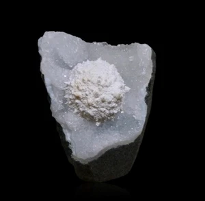 SCHÖNE OKENIT KRISTALLE AUF QUARZ - MALEGOAN, INDIEN - Bild 1 von 4