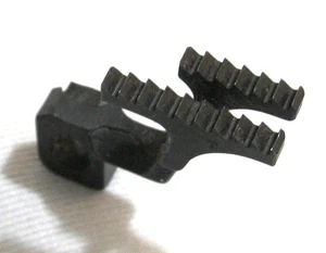 UNION SPECIAL 39526AT Feed Dog  39500 Industrial Overlock Serger Sewing Machine - Picture 1 of 7