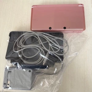 Nintendo 3DS Konsole Rosa mit Ladegerät & SD Karte & Touch Pen getestet gebraucht 2011 - Bild 1 von 12