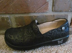Alegria KEL-431 Black Embossed Paisley Clog Shoes Women's Sz EU 39 US 9 - Picture 1 of 6