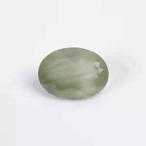 Pietra tagliata forma ovale quarzo rutilo verde (actinolite) 8,5 ct 17x12 x 8 mm Y2696 - Foto 1 di 1