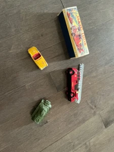 Dinky Toys und Matchbox Firetruck, Austin Healey, Personnel Carrier - Bild 1 von 11
