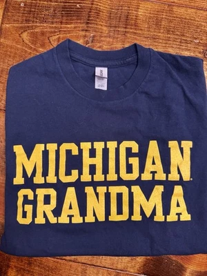Camiseta Michigan Grandma para mujer talla mediana Foto 1 de 4