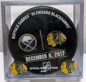 Buffalo Sabres VS Chicago Blackhawks NHL disco riscaldamento ufficiale 8 dicembre 2017 con custodia - Foto 1 di 3