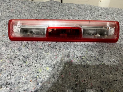 Tercera luz de freno halógena Chevrolet Colorado 2016-2022 OEM| Foto 1 de 2