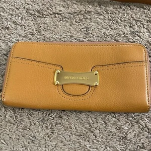 Brown/Tan Michael Kors Wallet - Picture 1 of 3
