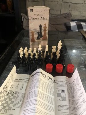Halsam 1970 32 piezas de ajedrez de plástico para hombre y damas en caja Foto 1 de 4