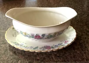 Barco Syracuse China Gravy con bandeja inferior patrón rosa lila - Imagen 1 de 4