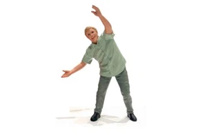 Man Green Shirt Pants Figure Showcasts American Diorama Figures 24905 1:24 2.75" - Picture 1 of 4