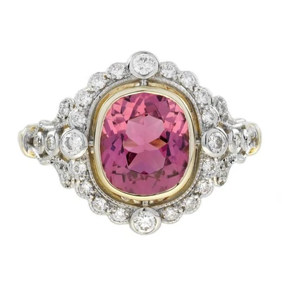 Anillo de compromiso con halo estilo antiguo de diamantes de turmalina rosa natural de oro de 14K Foto 1 de 4