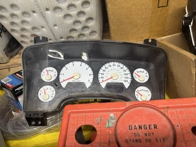 Cuadro de instrumentos Dodge Ram 1500/2500 2006-2008 Foto 1 de 2