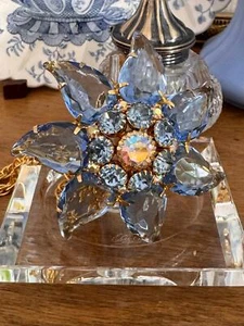 Vintage Juliana Delizza & Elster Blue Rhinestone Stylized Floral Brooch Pendant - Picture 1 of 6