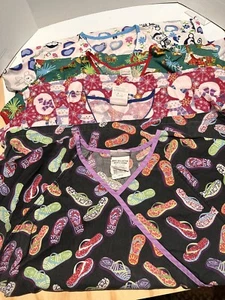 POSTEN VON 4 DAMEN VERSCHIEDENE MARKEN KURZARM BEDRUCKTE SCHEUEROBERTEILE GRÖSSE Large - Bild 1 von 19