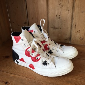 chuck taylor queen of hearts