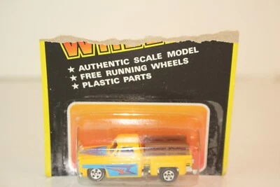 Yatming? Camioneta pickup Kaiser Stake Side hecha a presión en Hong Kong Foto 1 de 4