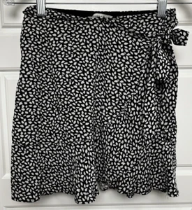 Abercrombie and Fitch Blac and White Wrap Mini Skirt- Women's XS - Picture 1 of 3