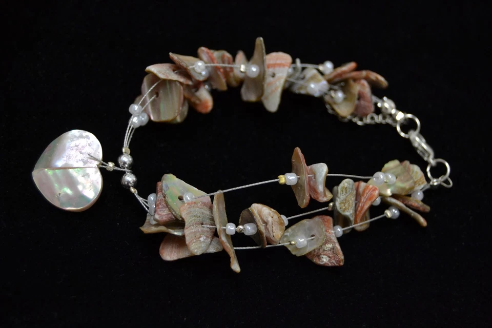 HEART GOLDEN RED ABALONE SEA SHELL CHIP CHARM BRACELET #B-22 - Image 1 of 1