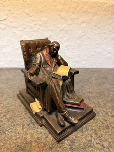 Eine Vintage K&O Bronze Buchstütze "Schlafen in der Mitte der Geschichte" 20er Jahre - Bild 1 von 6