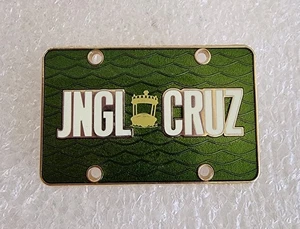 ๐ DLR~GEAR UP FOR ADVENTURE~LICENSE PIATE~SPILLA "JNGL CRUZ" ~SPEDIZIONE GRATUITA! - Foto 1 di 5