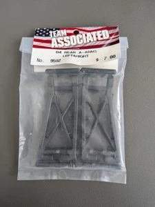Vintage Team Associated RC10 B4 rear wishbones # 9582 new in pack - Picture 1 of 1