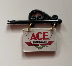 Letrero Heartland Valley Village "Ace Hardware" 2007 solo - Imagen 1 de 5