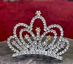 Mini peine de pelo tiara de diamantes de imitación cristalino y tono plateado B101 - Imagen 1 de 8