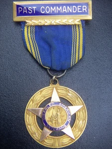 WWI USA 1920's DISABLED AMERICAN VETERANS PAST COMMANDER 10K G.F. BADGE MEDAL - Picture 1 of 7