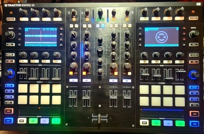 Native Instruments Traktor Kontrol S8 DJ Controller - Bild 1 von 3