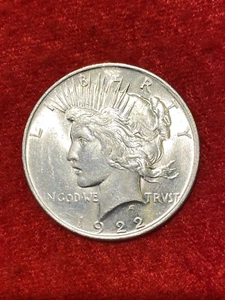 1922 $1 Peace Silver Dollar - Uncirculated - Picture 1 of 2