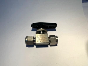 SS-42GS4 Swagelok Valvola a sfera serie 40G in acciaio inox, 0,60 Cv, 1/4" - Foto 1 di 3