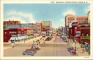 Broadway Looking North Fargo North Dakota Linen Postcard - Picture 1 of 2