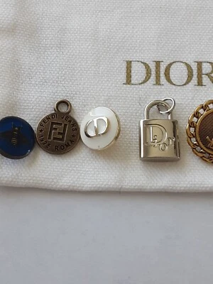 15 Stück GUCCI Dior YSL Versace LV Mix Knöpfe Zipper Pull 💗💗💗 - Bild 1 von 4