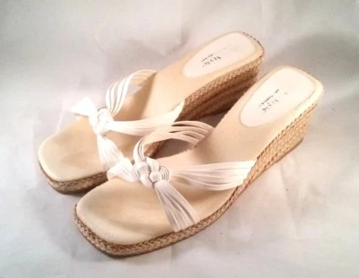 Sandalias de encaje estilo suave de Hush Puppies sin cordones en tacón de cuña - talla 11 ancho Foto 1 de 4