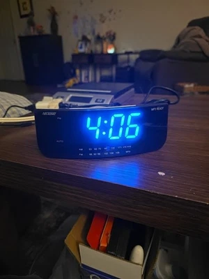 Nelsonic NLC608 Digital AM/FM AUX INPUT LED Clock Radio Dual Alarm Snooze MP3 - Image 1 of 4