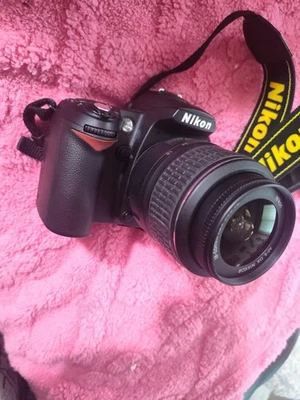 Nikon  D90 12.3MP Digital SLR W/VR 18-55mm Lens. Comes With🔋 Charger & SD Card. - Image 1 of 4