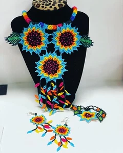 Huichol mexikanisches 3-teiliges Set Chaquira Halskette und Ohrringe - Bild 1 von 8