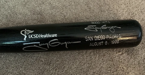 Tony Gwynn AutoPadres 3,000 Hits Louisville Slugger Commemorative Bat 28” 23 Oz Cover
