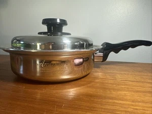 Sartén para saltear pequeña de acero inoxidable de 8,5" artesanal de cocina sin usar con tapa de Americraft EE. UU. - Imagen 1 de 6