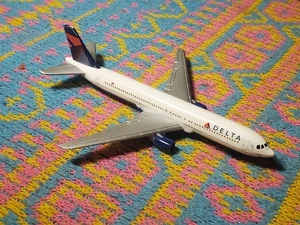 Delta Airlines Diecast Flugzeug 5,5" Diecast Modellflugzeug Realtoy 1:400 Figur - Bild 1 von 11