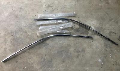 Par superior de marco de ventana de puerta delantera moldeada Toyota Crown Majesta GS171 JZS171 Foto 1 de 4